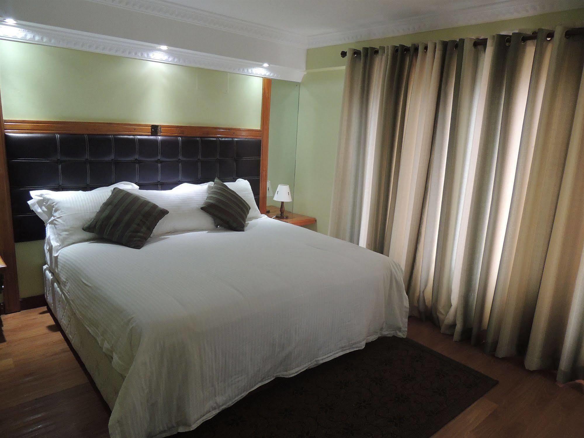 Nairobi Upperhill Hotel Bagian luar foto