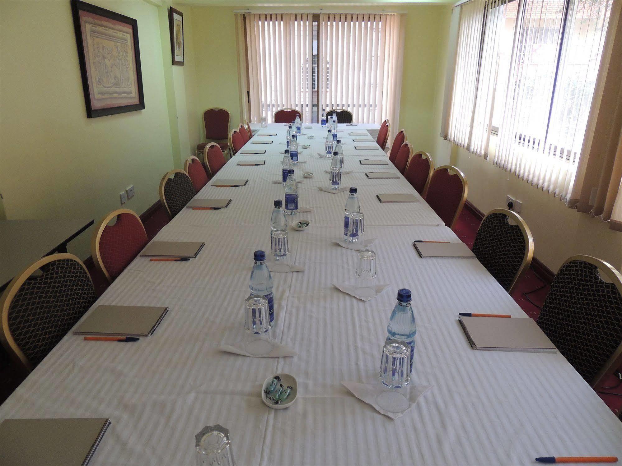 Nairobi Upperhill Hotel Bagian luar foto